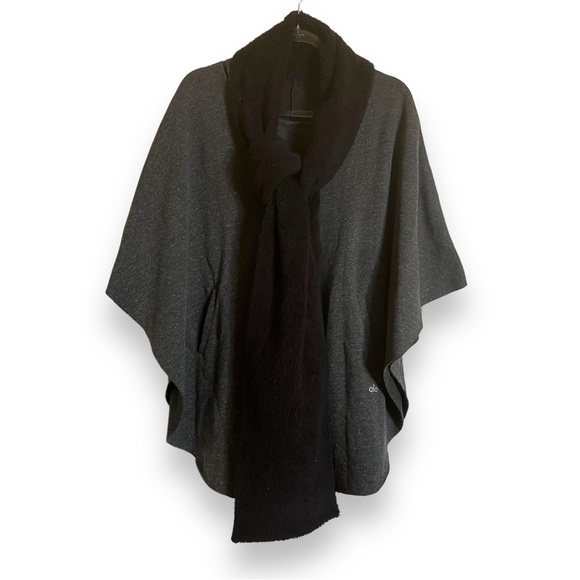 ALO Yoga Sherpa-Lined Charcoal Gray Wrap Poncho Fits Size Medium/Large - Picture 5 of 8